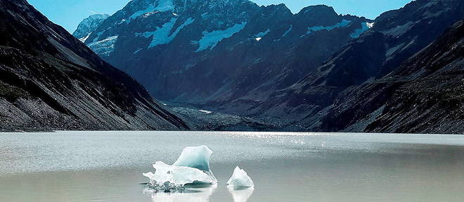 Fonte des glaciers des Alpes de l'ile du Sud, en Nouvelle-Zelande.
