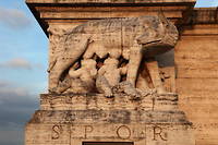Le  mythe de la fondation de Rome ou le rite de l’asylum. Ici, Romulus et Remus et leur louve de mère à Rome.
