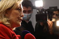 Marine Le Pen demande&nbsp;la lev&eacute;e de&nbsp;mesures qui &laquo; n'ont aucun sens &raquo;