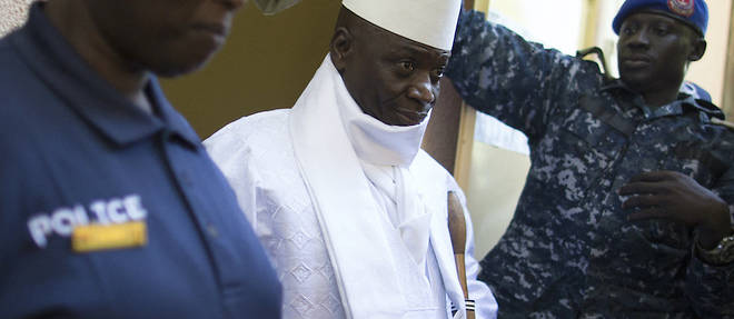 Le rapport de la Commission verite, reconciliation et reparations est le fruit de plus de deux annees d'auditions de victimes, de temoins et d'auteurs des crimes commis sous le regime de l'ancien president Yahya Jammeh, en exil en Guinee equatoriale.
