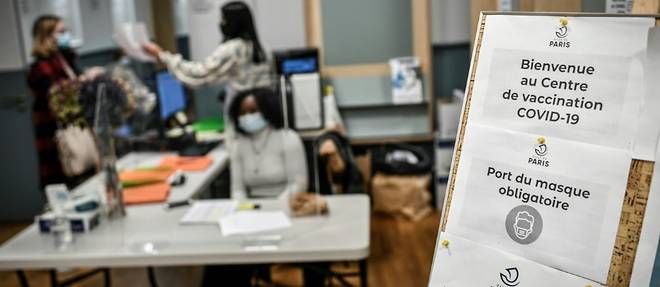 Dans un centre de vaccination parisien, la campagne de rappel accelere en douceur
