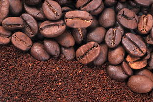 Un temps marginalisé par le succès massif des dosettes individuelles, le café en grains « premium » fait un retour magistral sur le marché, signale « Les Échos ».
