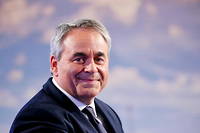 Le president des Hauts-de-France et candidat a l'election presidentielle Xavier Bertrand sur le plateau de France Televisions, le 30 septembre 202 a Paris.
