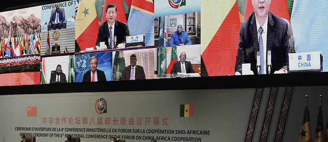 Le president chinois Xi Jinping s'est engage le 29 novembre 2021 a offrir un milliard de Covid- 19 doses de vaccin en Afrique, dans un discours prononce par liaison video lors d'un sommet Chine-Afrique pres de Dakar, la capitale du Senegal.
