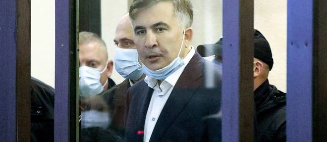Georgie: au tribunal, l'ex-president Saakachvili denonce des "tortures"