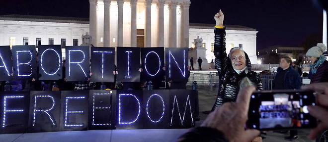 Des militants du droit a l'avortement d'UltraViolet rassembles devant la Cour supreme des Etats-Unis le 30 novembre 2021 a Washington.
