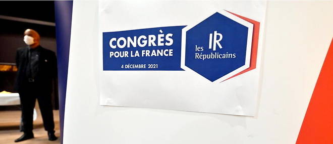 Reuni en congres, le parti Les Republicains vote pour departager ses cinq candidats a l'investiture pour l'election presidentielle.
