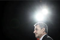 Face au d&eacute;bat LR, Nicolas Sarkozy fait le show