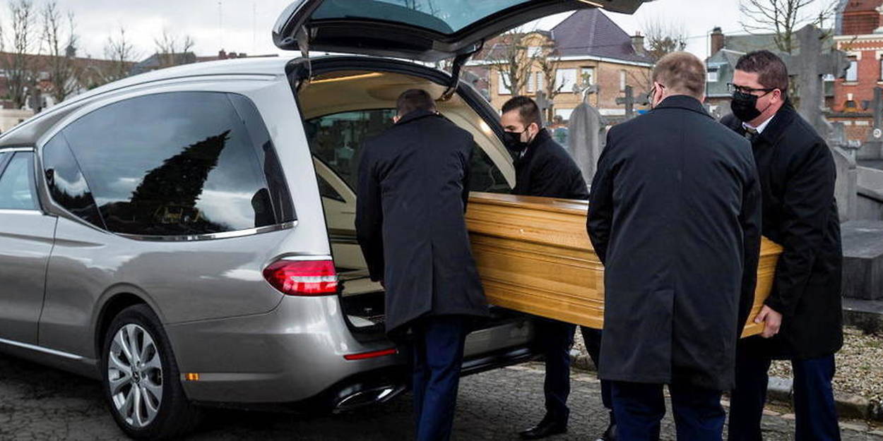 Une Famille Reporte Un Enterrement A Cause D Une Tombe Mal Creusee Le Point