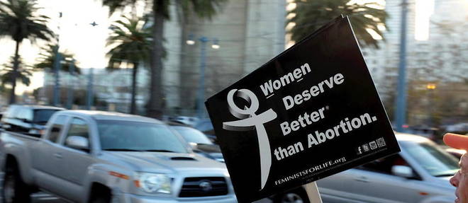 Des annees apres son autorisation par la Cour supreme, l'avortement reste tres fortement conteste aux Etats-Unis, faisant du pays une exception occidentale.
