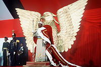  Jean-Bedel Bokassa lors de son couronnement le 4 décembre1977.
