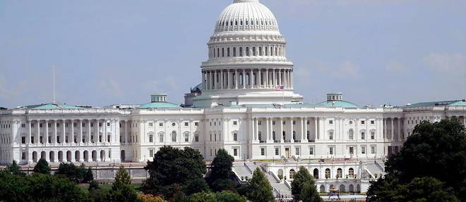 Les elus du Congres ont approuve une loi evitant la paralysie des services federaux americains. 
