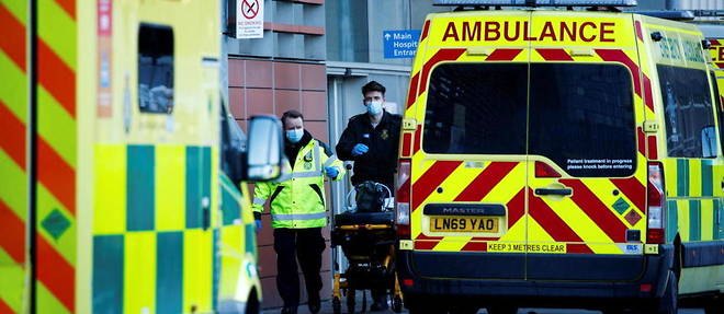 Un homme est arrivé dans un hôpital anglais avec un obus dans le rectum, affirmant avoir glissé.

