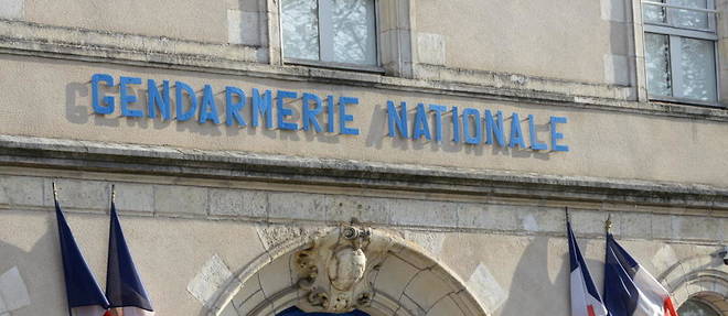 Un officier de gendarmerie de 32 ans a ete suspendu, en Gironde, parce qu'il se refusait a se faire vacciner contre le Covid-19.
