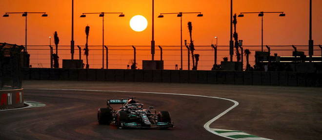 Hamilton dispose d'une excellente opportunite pour combler l'ecart qui le separe au championnat du leader Mac Verstappen. La course se tiendra ce soir, en nocturne
