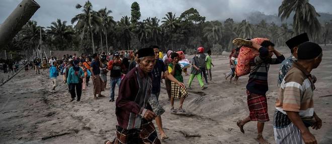 Indonesie: le bilan de l'eruption du volcan Semeru releve a 14 morts