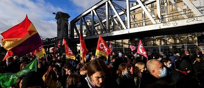 Plus de 2.000 manifestants a Paris contre le polemiste Eric Zemmour