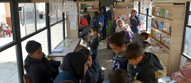 A Kaboul, les bus bibliotheques sont de retour, pour la joie des enfants