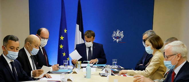 Emmanuel Macron presidera lundi un consiel de defense sanitaire.
