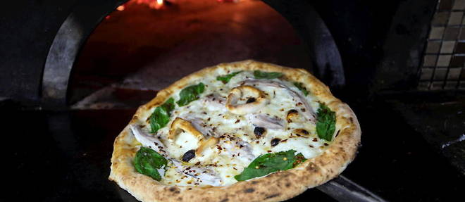 La pizza napolitaine, qui fait partie du patrimoine immateriel de l'Unesco depuis 2017, est mise a l'honneur par Google dans son doodle du jour. 
