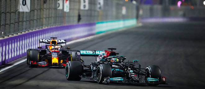 Verstappen a la poursuite d'Hamilton, c'est l'enjeu de cette fin de championnat apres trois victoires d'Hamilton qui renverse la situation
