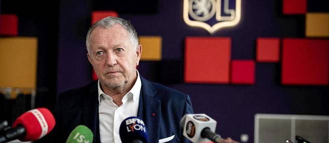 Le patron du club lyonnais se serait prévalu de sa présence au Comité exécutif de la Fédération française de football pour faire planer l'idée de ne « pas en rester là » au sujet de la décision de l'arbitre.
