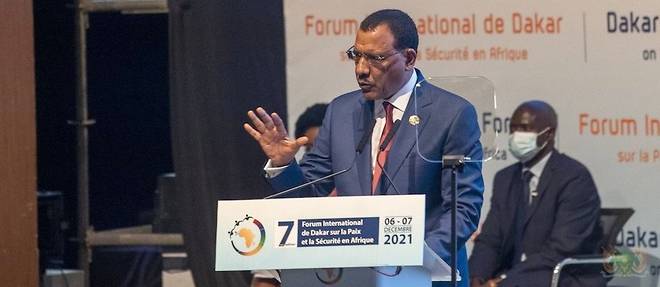 Le president nigerien le 6 decembre 2021 lors du 7e Forum international sur la paix et la securite en Afrique, a Dakar.
