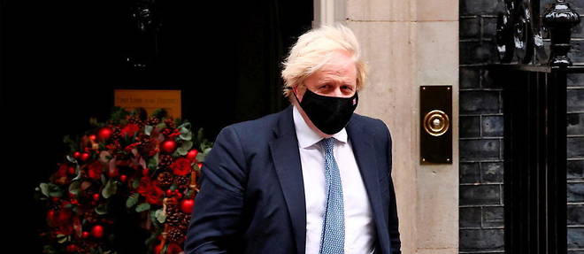 Le Premier ministre britannique Boris Johnson, devant le 10 Downing Street a Londres, le 8 decembre 2021.
