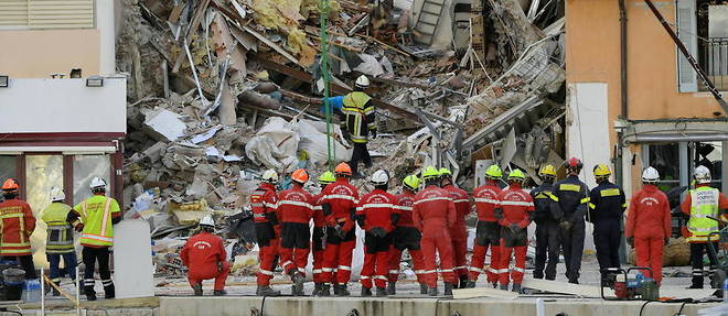 Un immeuble s'est effondre apres une explosion, mardi 7 decembre 2021, a Sanary-sur-Mer dans le Var.
