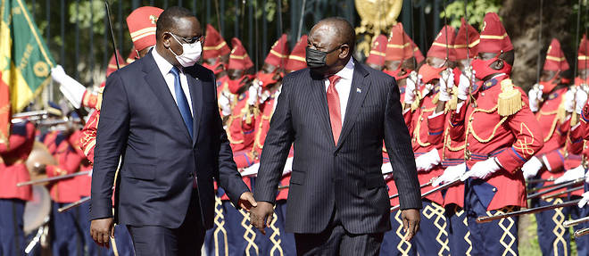 Les presidents sud-africain Cyril Ramaphosa et senegalais Macky Sall a Dakar, au Senegal. Les deux dirigeants ont tenu une conference de presse commune autour de sujets forts, comme la pandemie, la dette et le Conseil de securite de l'ONU. 
