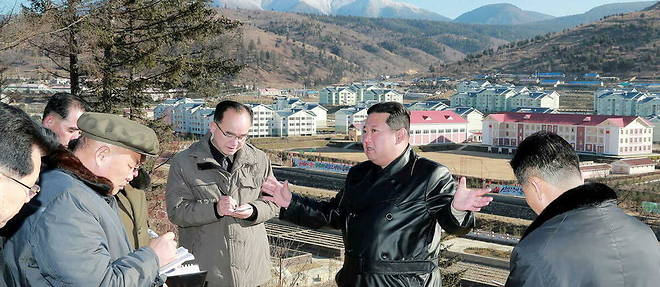 Une photo du leader nord-coreen Kim Jong-un lors d'une visite a Samjiyon. 

