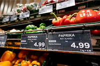             Des secteurs chaque jour plus nombreux de l'economie connaissent une fievre des prix (ici, dans un supermarche de Berlin, au printemps 2021).
