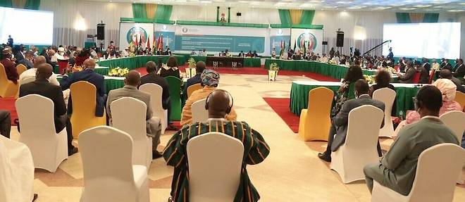 A l'ordre du jour du 60e sommet des chefs d'Etat de la Cedeao, la situation au Mali et en Guinee, ou les perspectives d'un retour a la democratie ne sont pas evidentes. Autre question, la lutte contre le terrorisme. 
