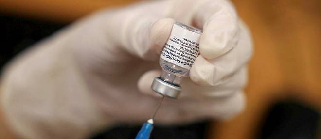 Si le vaccin du laboratoire americain Pfizer est globalement moins efficace contre le variant Omicron, il protege a 70 % contre les cas severes, selon une etude realisee en Afrique du Sud. (Image d'illustration)
