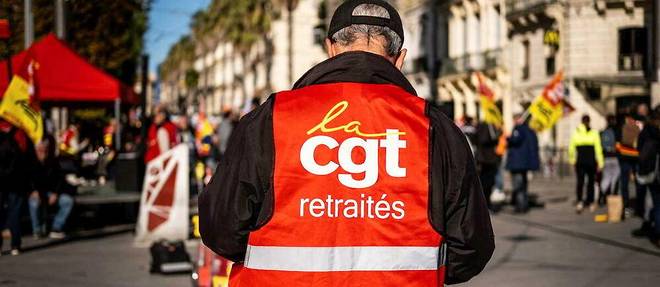 La CGT a depose un preavis de greve avant les fetes de Noel avant de le retirer : quasiment trop tard, car la SNCF avait adapte sa programmation des trains.
