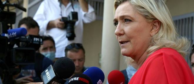 Victimes de violences au lycee a Mayotte, elles reclament a Marine Le Pen des "solutions"