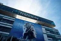France Televisions contribue plus a l'economie francaise qu'Air France, fait valoir Delphine Ernotte, presidente du groupe public.
