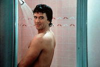 La mythique scène de la douche où Bobby Ewing réapparaît.
