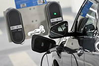 Les voitures électriques sont, comme les autres voitures, garées 95 % du temps. Le « vehicle-to-grid » espère utiliser ce potentiel au service du réseau électrique national.
