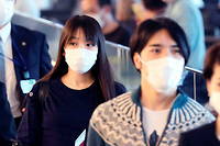 Mako et son mari Kei Komuro a l'aeroport de Tokyo le 14 novembre lors de leur depart pour New York.
