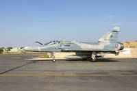 Un chasseur français Mirage 2000-5 basé sur la base aérienne de Djibouti.
