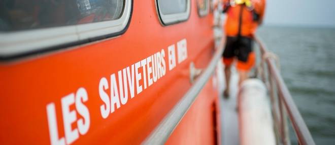 Quatre benevoles de la SNSM blesses en mer dans le Finistere