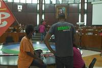 Guadeloupe: des manifestants antipass sanitaire s'installent pour la nuit au Conseil r&eacute;gional