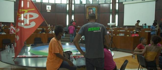 Guadeloupe: les manifestants ant-pass sanitaire quittent le Conseil regional
