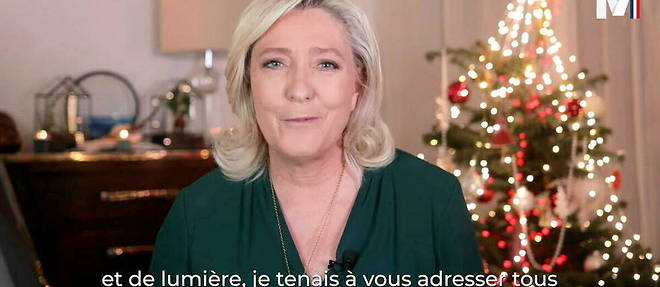 Marine Le Pen enrichit sa creche de Noel avec un santon representant Didier Raoult