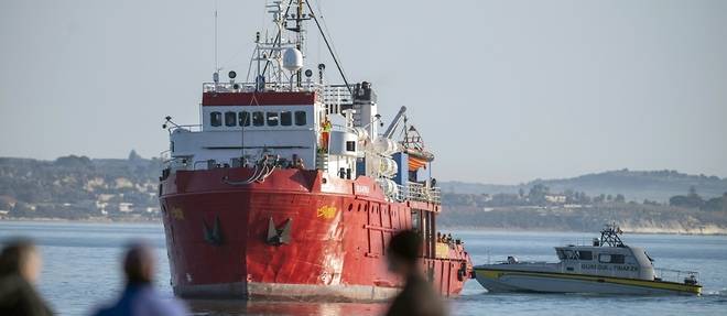 Multiplication des naufrages de bateaux de migrants en Grece: au moins 30 morts