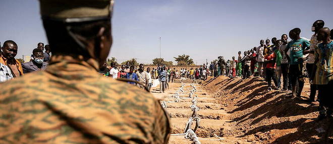 A la suite d'une semaine mortifere au cours de laquelle le Burkina a perdu 41 personnes du fait d'une embuscade de supposes djihadistes, un deuil national de deux jours a ete decrete. 
