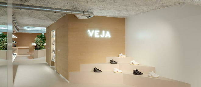 Veja, une marque de sneakers eco-responsable, ouvre une boutique a Montmartre.
