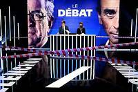 Les candidats à la présidentielle Jean-Luc Mélenchon et Éric Zemmour sur le plateau de BFMTV , à Paris, le 23 septembre. 
