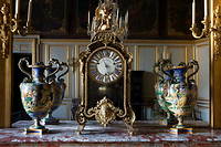 Pendule  à la figure de Chronos , située dans l’appartement du Pape.
XVIII e  siècle, mouvement Charles Voisin
F960.C
